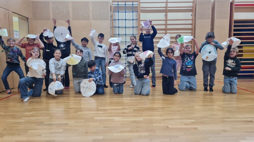 25/26_4b_Fallschirme im Werkunterricht